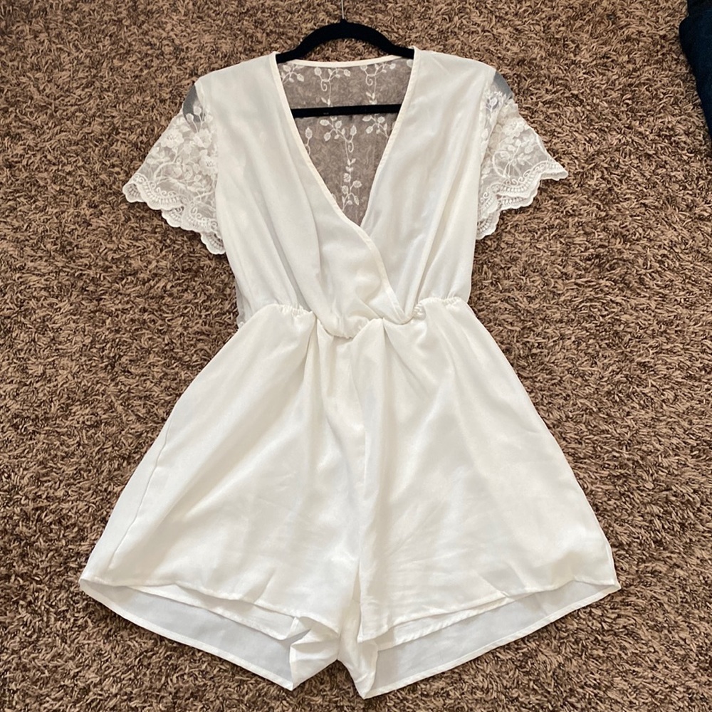 White lace back romper Shein size Medium